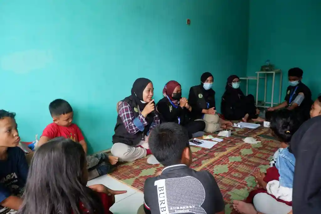 Kegiatan trauma healing Tim Medis Ummat