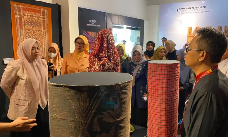Pameran Temporer Kain dan Diplomasi Budaya Museum NTB