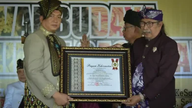 Gubernur Iqbal Dianugerahi Gelar Menggala Gumi Sasak