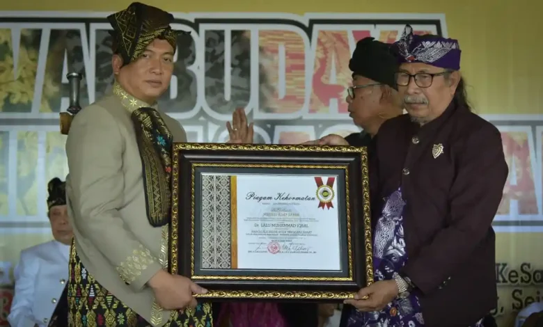 Gubernur Iqbal Dianugerahi Gelar Menggala Gumi Sasak