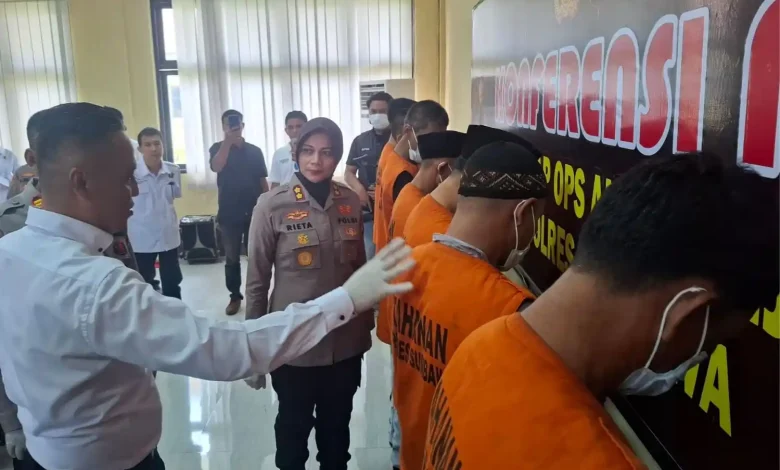 Polres Sumbawa Tahan Tujuh Tersangka dan Amankan 17,85 Gram Sabu