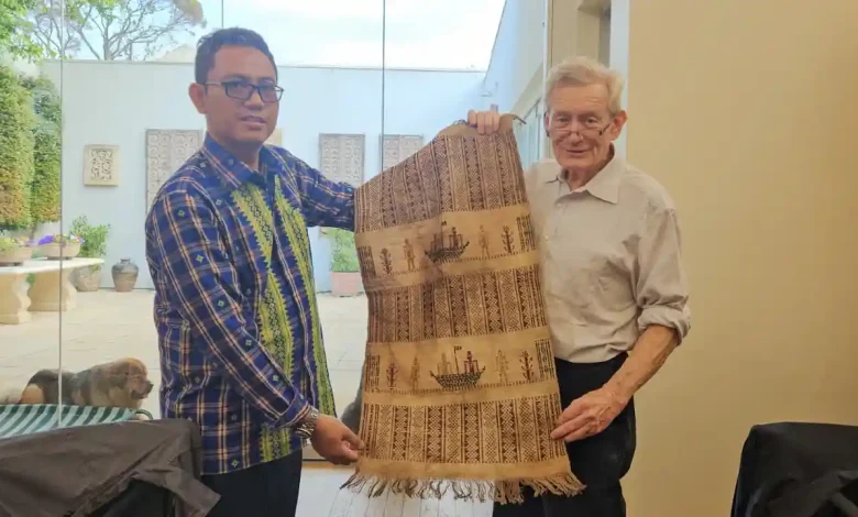 Museum NTB Terima Hibah Kain dan Tangkepan dari Kolektor Australia