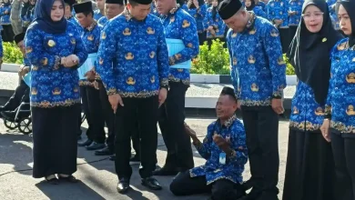 Munahir Penjaga SMKN 1 Dompu Akhirnya Terima SK PPPK Paruh Waktu
