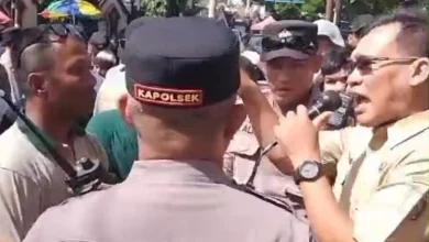Plt. Kades Sakra Saling Tantang dengan Warga saat Demo