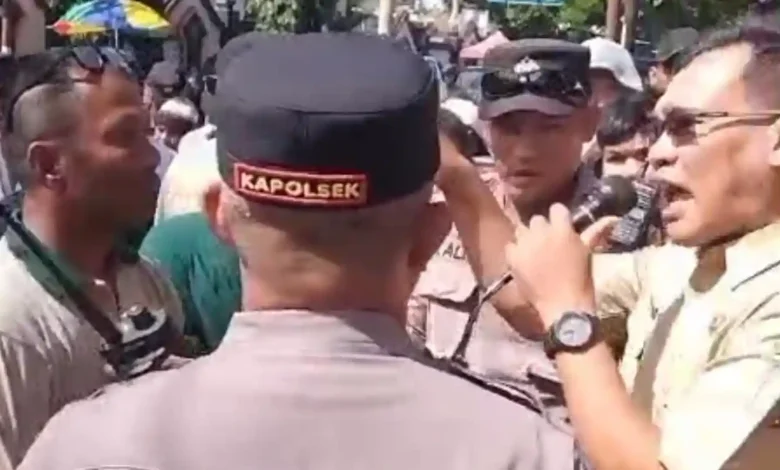 Plt. Kades Sakra Saling Tantang dengan Warga saat Demo
