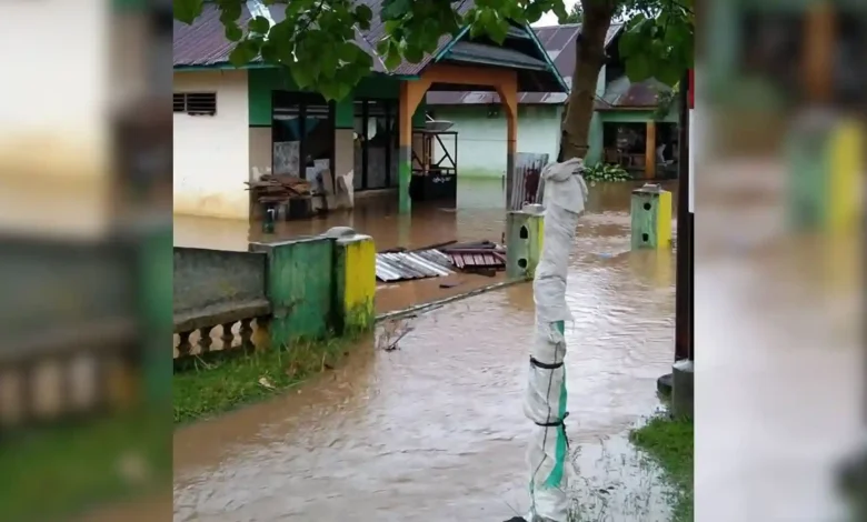 Dua Kabupaten Terendam Dampak Banjir di Gunung Tambora