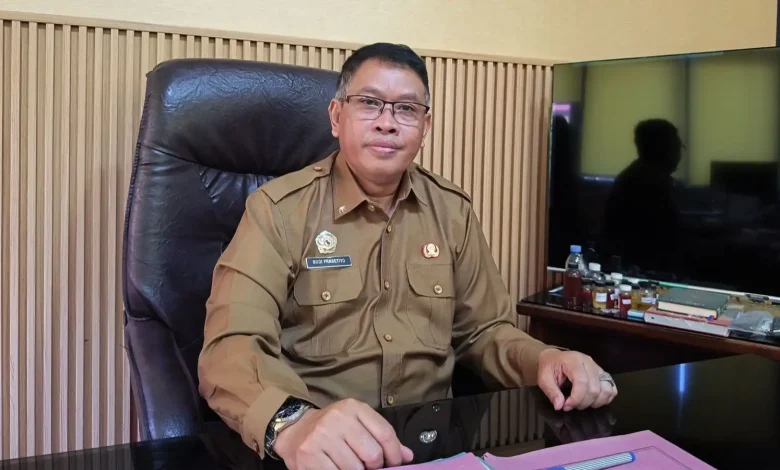 Sekda Kabupaten Sumbawa menerima UHC Awards 2026