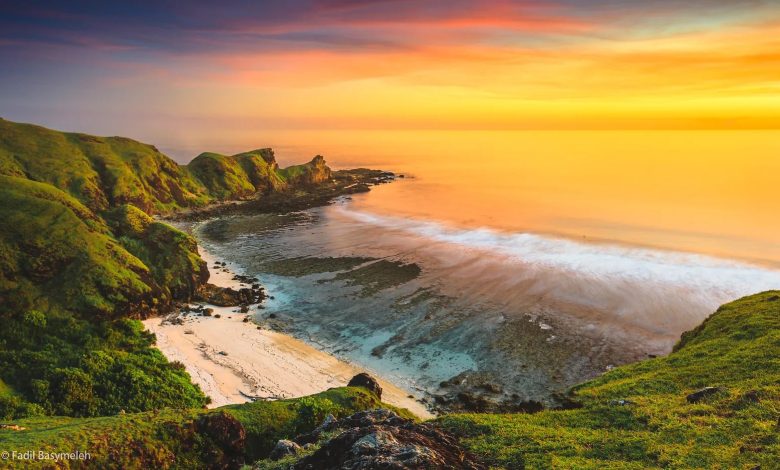 Keindahan sunset di bukit Merese.