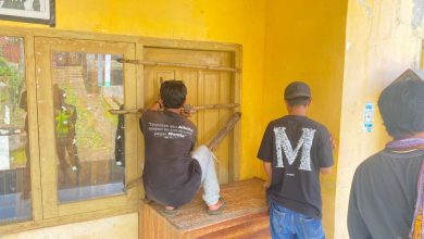 Aksi penyegelan Kantor Desa Kala, Kecamatan Donggo, Kabupaten Bima, Kamis, 29 Januari 2026.