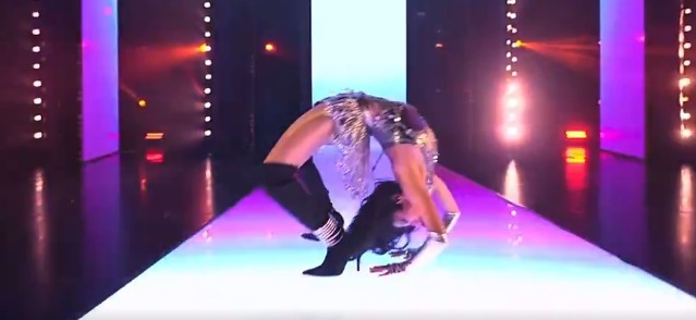 Aksi kayang Gadis Lombok, Christy No Na trending di media sosial.