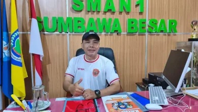 Kepala SMAN 1 Sumbawa Besar Muhammad Ihsan