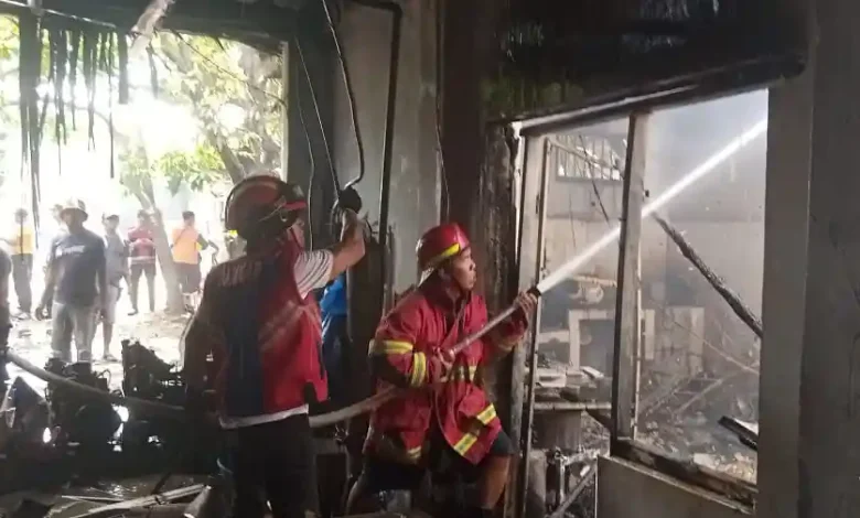 Api Hanguskan Rumah dan Tempat Usaha Warga di Sumbawa