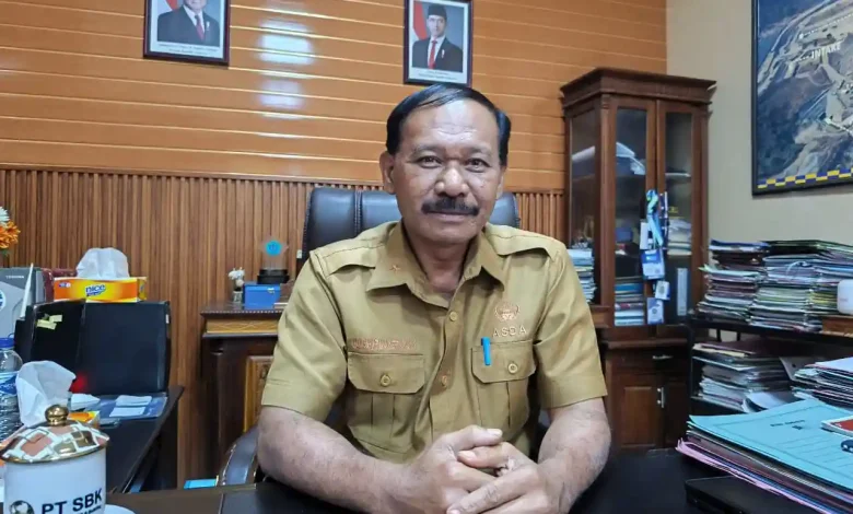 Asisten Perekonomian dan Pembangunan Setda Kabupaten Sumbawa Lalu Suharmaji Kertawijaya Proyek Fisik 2025