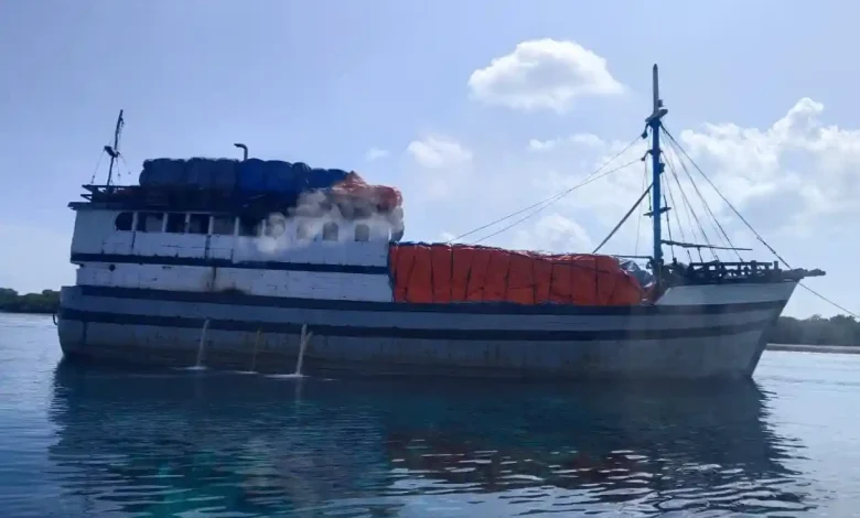 KLM Mutiara Inti Permata Terdampar di Perairan Sambelia