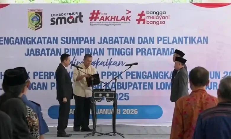 Bupati Lotim Lantik Dua Kadis Baru