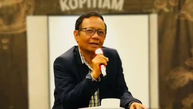 Mahfud MD Siap Bela Panji Pragiwaksono Jika Diperkarakan Usai Roasting Gibran