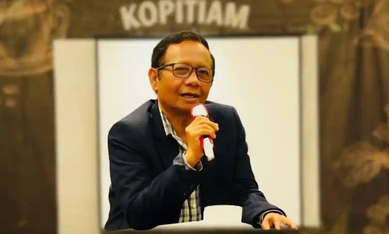 Mahfud MD Siap Bela Panji Pragiwaksono Jika Diperkarakan Usai Roasting Gibran