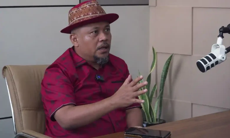 Ketua STKIP Taman Siswa Bima Ibnu Khaldun Sudirman PTS di Pulau Sumbawa