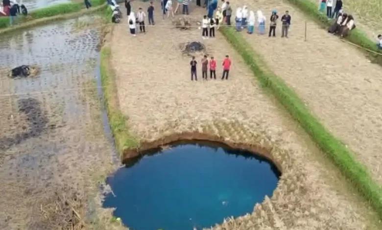 Lubang Raksasa Sinkhole Terjadi di Lombok Timur