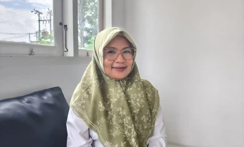 Kepala Sekolah Rakyat Dasar Sumbawa Nani Indrawati