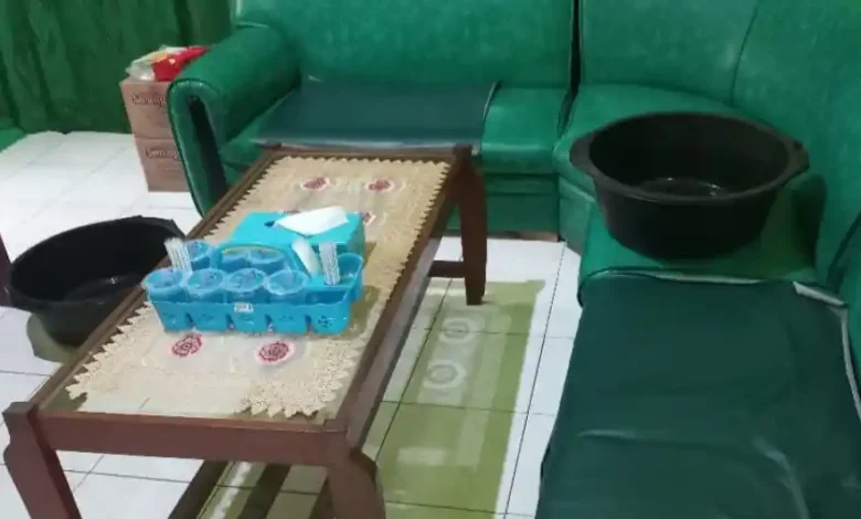 Kantor Dinas Sosial Sumbawa Bocor saat Hujan