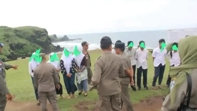 Satpol PP Lombok Tengah Razia Pelajar di Bukit Merese