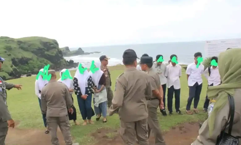 Satpol PP Lombok Tengah Razia Pelajar di Bukit Merese