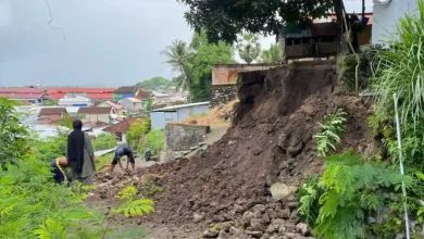 Longsor di Kelurahan Seketeng