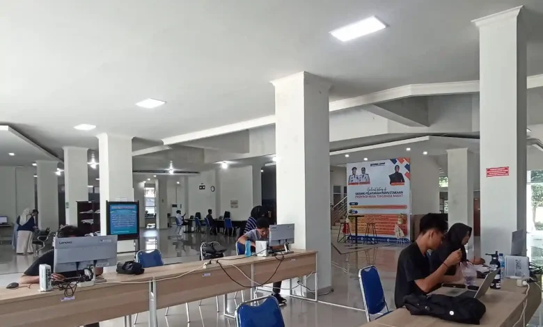 Aktivitas Pengunjung di Gedung Perpustakaan NTB