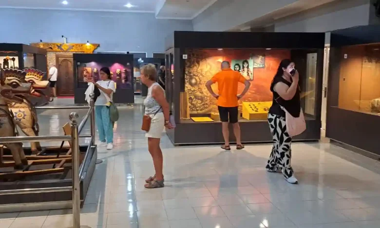 Pengunjung Mancanegara Museum NTB