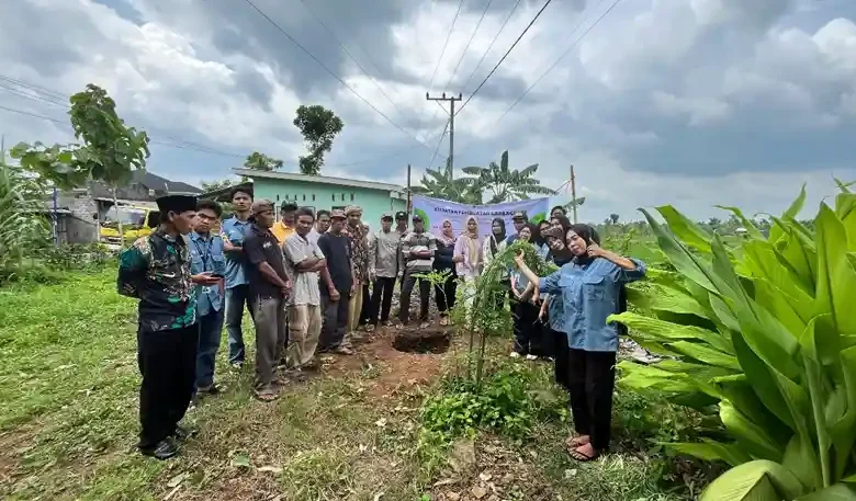 Mahasiswa KKN Unram Perkenalkan Garbage Pit di Desa Pijot Utara