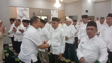 Gubernur Iqbal Berangkatkan 33 Jemaah Umrah