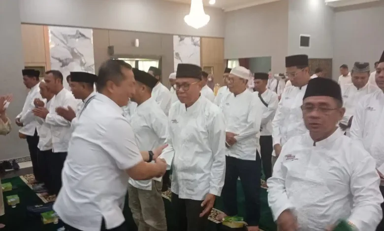 Gubernur Iqbal Berangkatkan 33 Jemaah Umrah