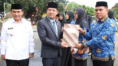 Pemkab Dompu Serahkan SK 5.300 PPPK Paruh Waktu