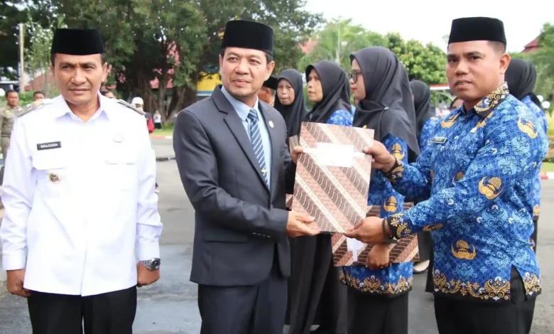 Pemkab Dompu Serahkan SK 5.300 PPPK Paruh Waktu