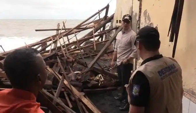 Wali Kota Mataram Mohan Roliskana Penanganan Banjir Rob Ampenan