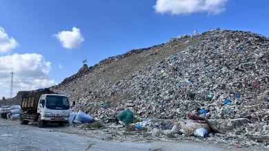 gunungan sampah di TPA Kebon Kongok