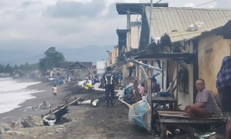 Banjir Rob Terjang Pesisir Ampenan
