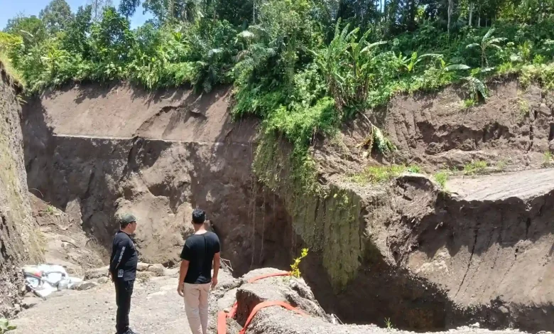 Jembatan Lebah Suren Selatan Narmada Amblas