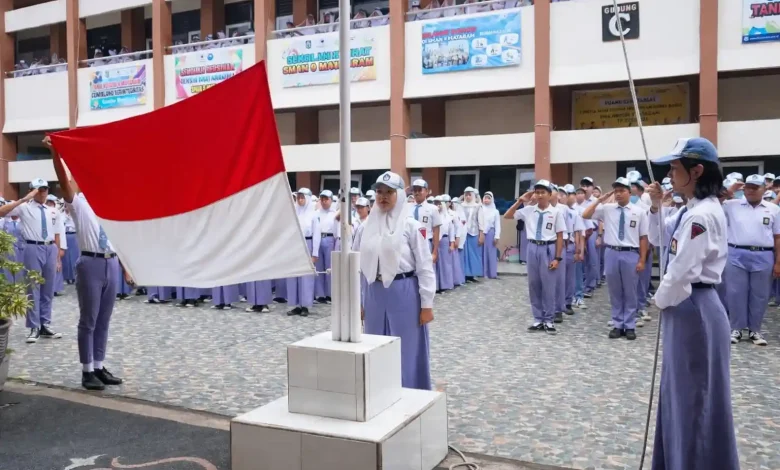 Upacara Senin di SMAN 9 Mataram