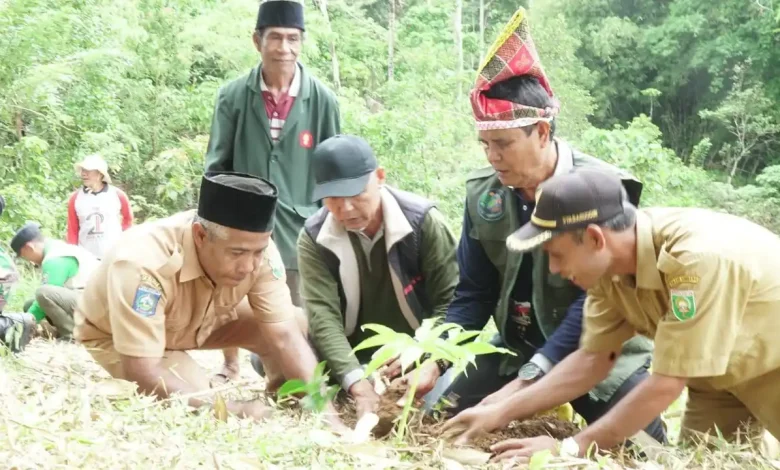 Bupati Jarot Program Safari Sumbawa Menanam