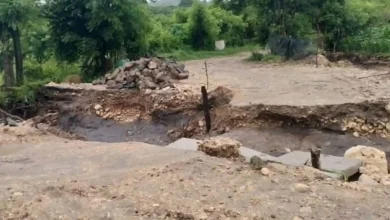 ruas jalan provinsi Simpang Negara Moyo - Luair di Dusun Prajak, Desa Batu Bangka, Kecamatan Moyo Hilir, Kabupaten Sumbawa