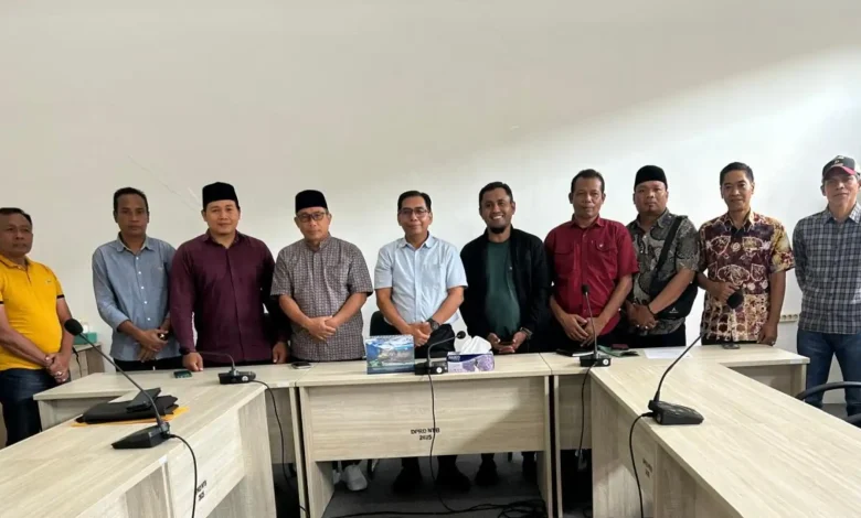 Camat dan 7 Kades Temui DPRD NTB Minta Proyek Jalan Lenangguar – Lunyuk Segera Dituntaskan