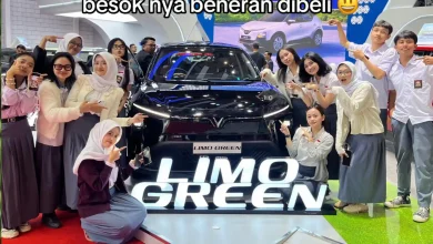 Siswa SMA beli mobil untuk sang guru dari tabungan uang kas kelas selama tiga tahun.