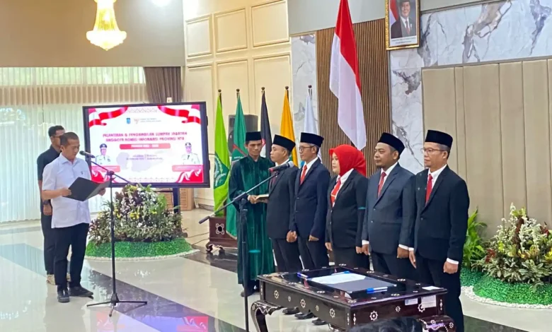Gubernur Iqbal Lantik Lima Komisioner KI NTB