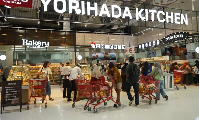 Pengunjung LOTTE Mart Wholesale Mataram