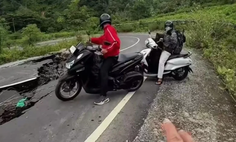 Jalan Rusak di Buwun Mas Sekotong Lombok Barat