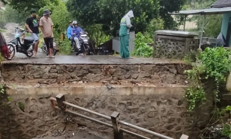 Jembatan Putus di Sekotong Akibat Banjir NTB