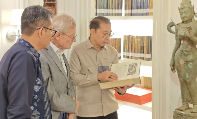 Kepala Museum NTB bersama Menteri Kebudayaan