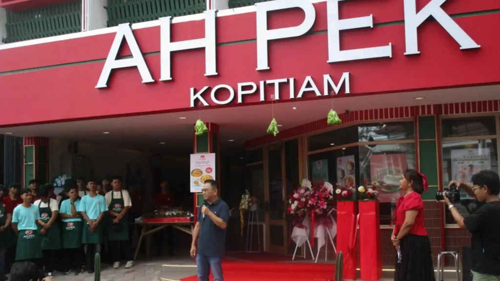 Officer In Charge Ah Pek Kopitiam Lombok Kim